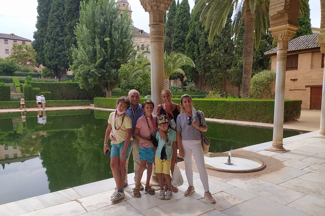 Alhambra : Private Tour for Families - Practical comfort and accessibility notes
