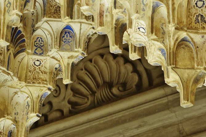 Alhambra Private Tour: Secrets of the Alhambra - The guides make the difference