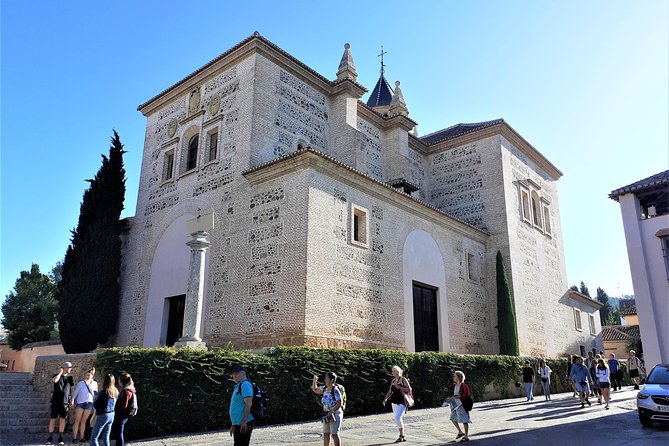 Alhambra private walking tour - Generalife gardens and the sultans’ retreat