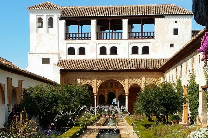 Alhambra private walking tour - Alcazaba fortress and views over Granada
