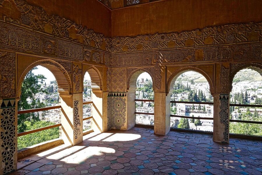 Alhambra's Gardens: Generalife, Partal, Alcazaba, & Carlos V - What the guide adds