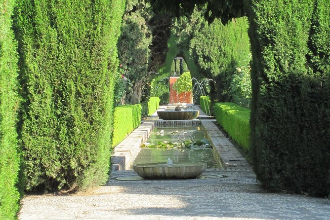 Alhambra Skip-the-Line Guided Tour - Carlos V Palace and the Christian chapter