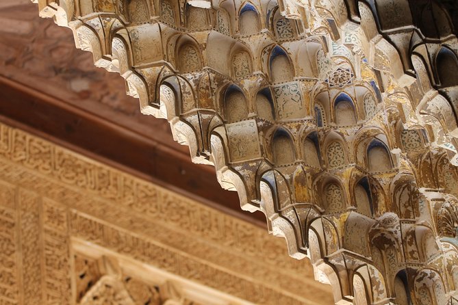 Alhambra Skip the Line Premium Guided Tour - Why the Alhambra works better with a guide