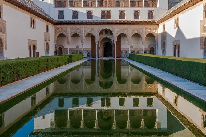 Alhambra Skip-the-line Private Tour including Nasrid Palaces - The guide makes or breaks the experience