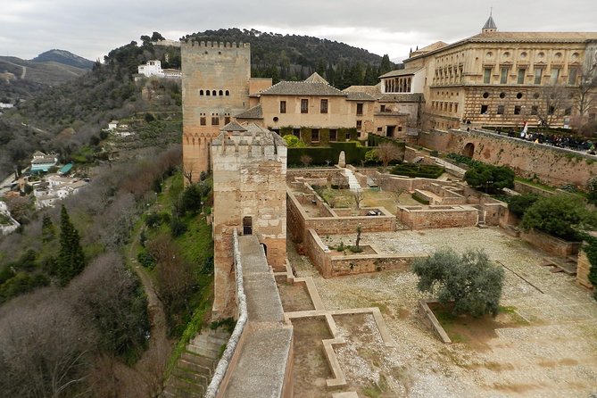 Alhambra: Skip-the-Line to Nasrid Palaces & Generalife - Starting at the Welcome Visitor Center