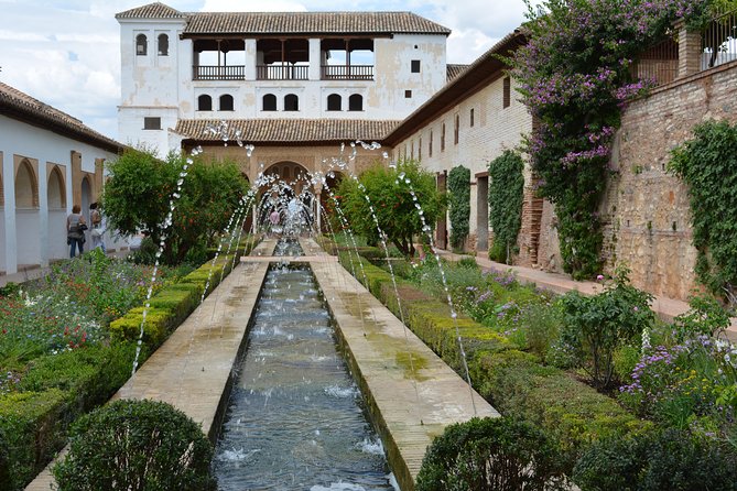 Alhambra: Skip-the-Line to Nasrid Palaces & Generalife - Who should book this experience?