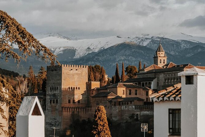 Alhambra: Small Group Tour with Local Guide & Admission - Key details before you book