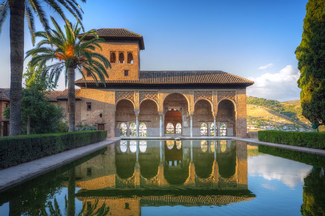 Alhambra Ticket and Guided Tour with Nasrid Palaces - Generalife Gardens and the quieter side of the complex