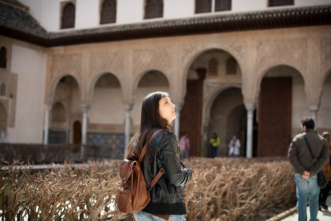 Alhambra Tour and Nazaries Palaces with Hammam Massage Experience - Nasrid Palaces: the morning’s essential hour