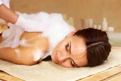 Alhambra Tour and Nazaries Palaces with Hammam Massage Experience