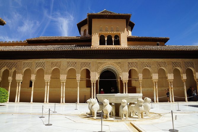 Alhambra Tour & ticket: Nasrid Palaces, Alcazaba & Generalife - The Nasrid Palaces: the tour’s essential centerpiece