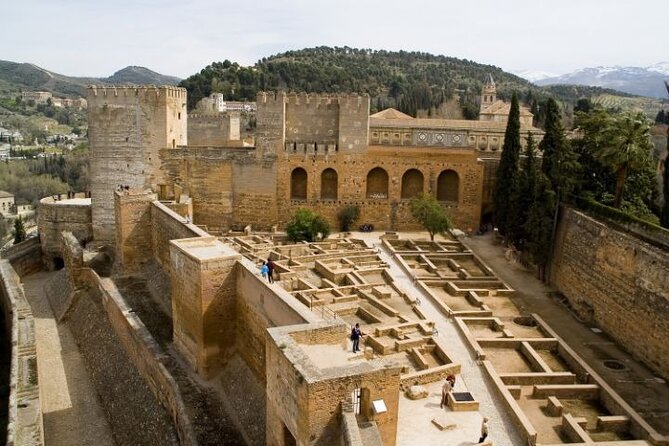 Alhambra: tour with Generalife and Alcazaba. Admission not included - What this Alhambra tour actually covers