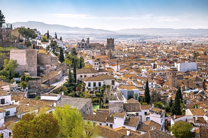 Alhambra with Nazaries Palaces Private Tour - The Alcazaba: fortress walls and Granada views
