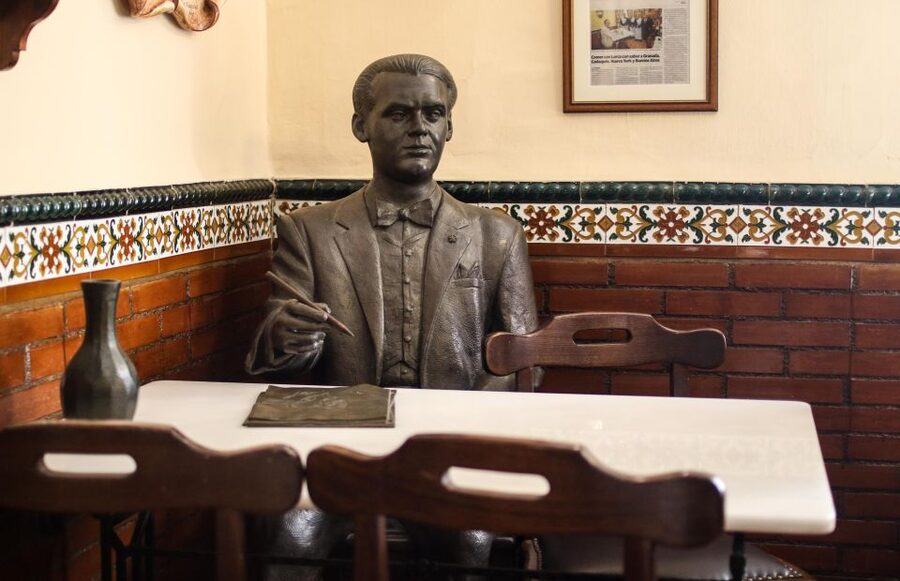 Authentic Flamenco Show & Tapas Tour in Granada - Contemporary Spanish food and common myths
