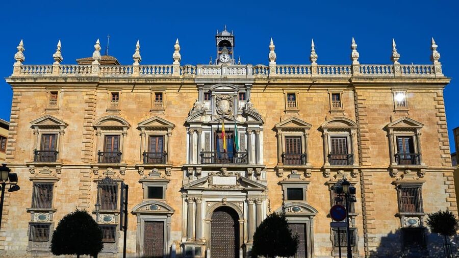 Best of Granada: Private Walking Tour with a Local - Walking into Albaicín