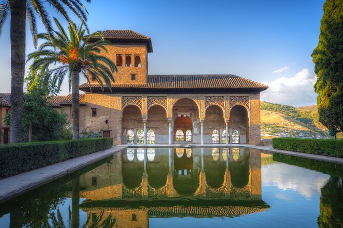 Complete Private Tour of Alhambra with Nasrid Palaces - The Alhambra complex, Granada’s hilltop royal city