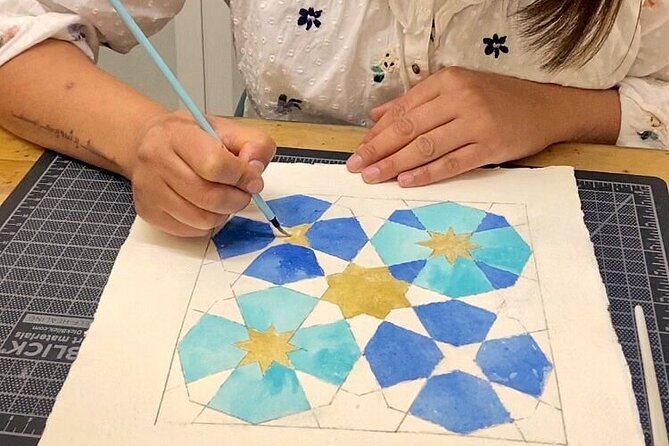 Drawing and Painting Class of Alhambra in Granada - Building the pattern with pencil and compass