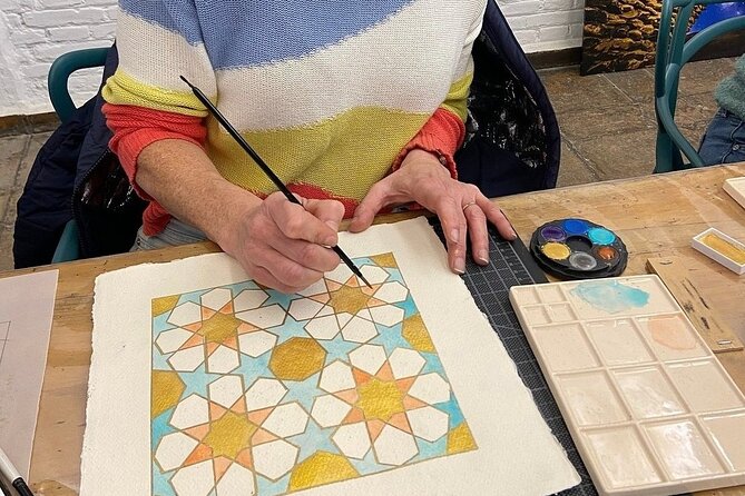 Drawing and Painting Class of Alhambra in Granada - The small group and indoor setting