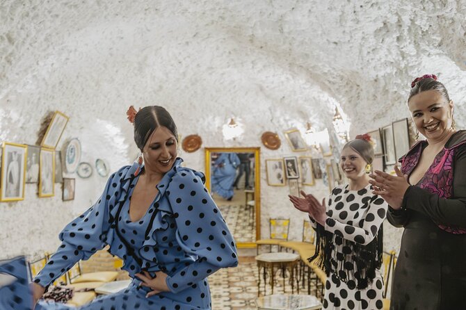 Flamenco show at Cueva Los Amayas, in Sacromonte - A 75-minute performance with guitar, singing, and dance