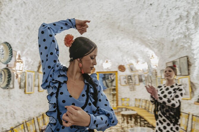 Flamenco show at Cueva Los Amayas, in Sacromonte - The views, drinks, and small details