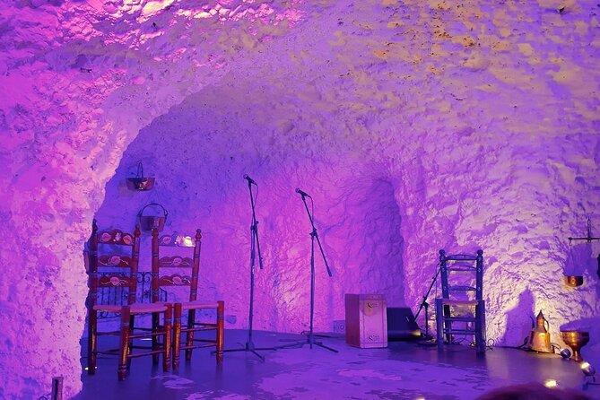 Flamenco Show in a Cave Restaurant in Granada - Seating, sound, and the audience problem
