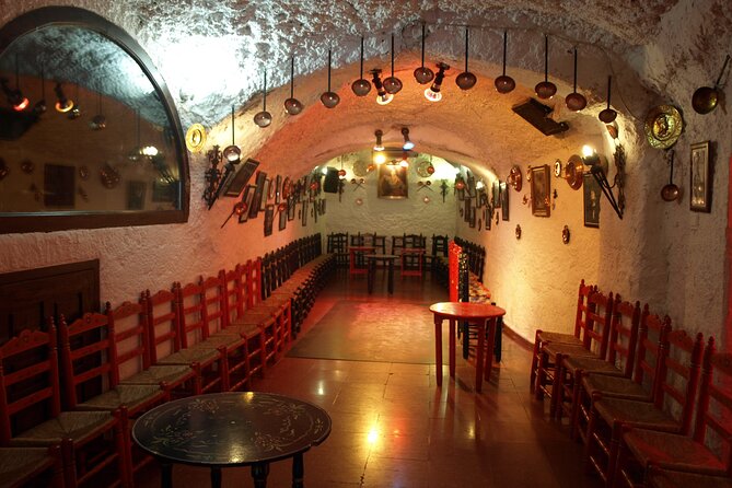 Flamenco Show in the Caves of Sacromonte - What to expect from the staff and service