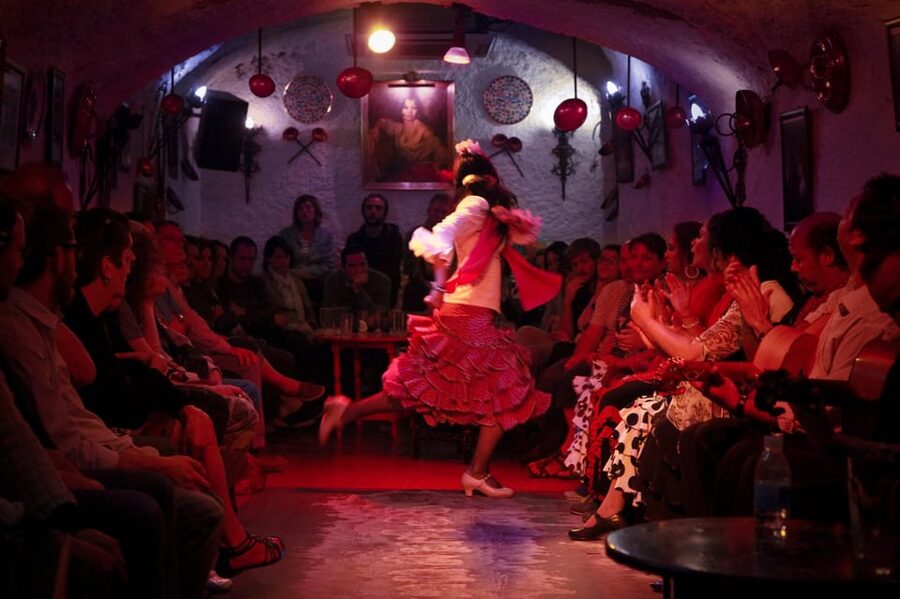 Flamenco Show: Zambra in Cuevas del Sacromonte - What Happens During the One-Hour Show