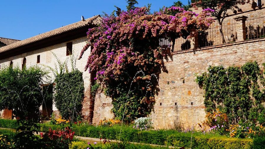 From Málaga: Sunset Alhambra Tour with Tickets - Is this really a sunset visit?