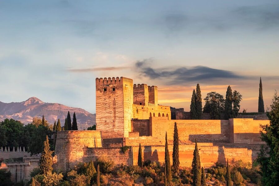 From Málaga: Sunset Alhambra Tour with Tickets - From the Gate of the Seven Floors to Calle Real