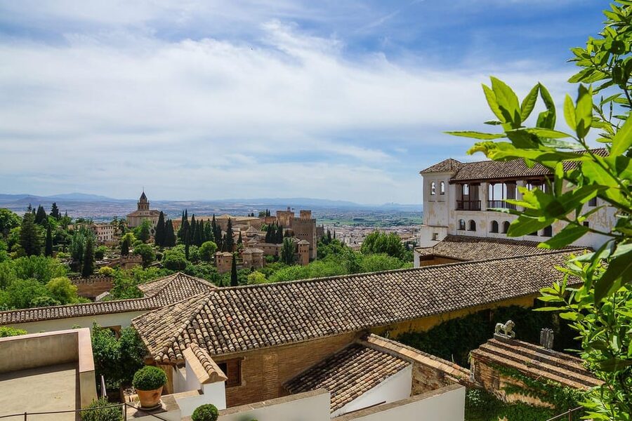 From Málaga: Sunset Alhambra Tour with Tickets - Charles V’s Palace and the layers of Granada