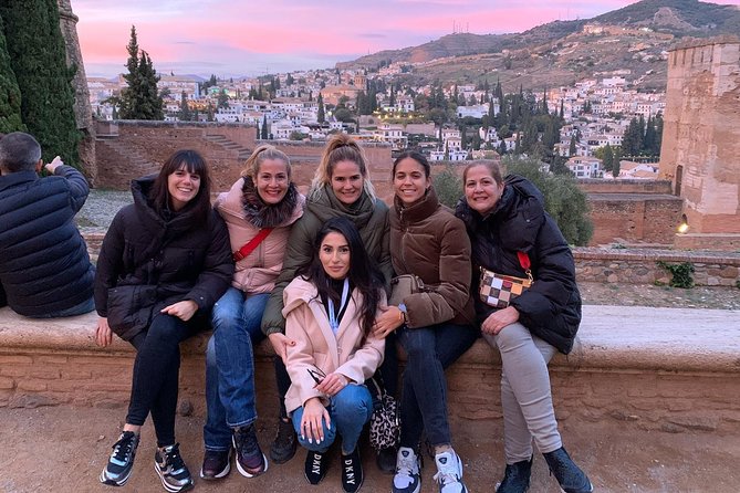 Full Alhambra tour with preferential access (SPANISH language) - Palace of Charles V and the change in power