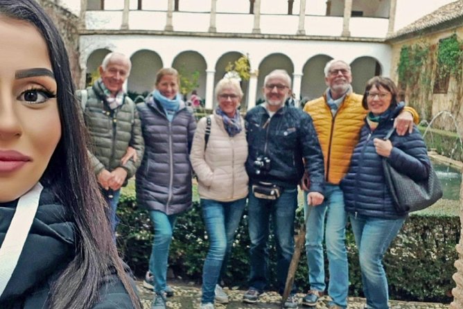 Full Alhambra tour with preferential access (SPANISH language) - Generalife and the gardens