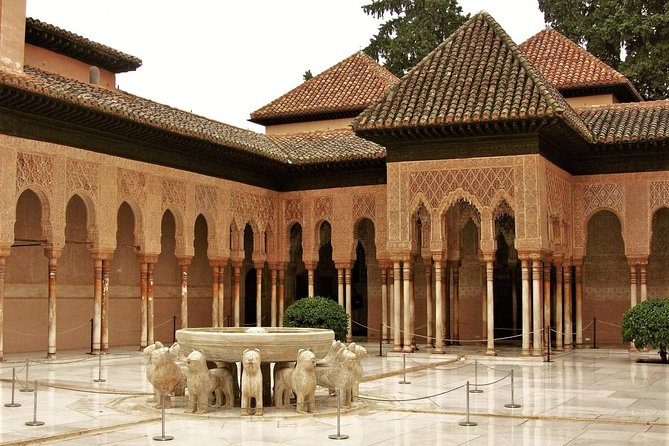 Full Alhambra tour with preferential access (SPANISH language) - The Nasrid Palaces: the tour’s main event