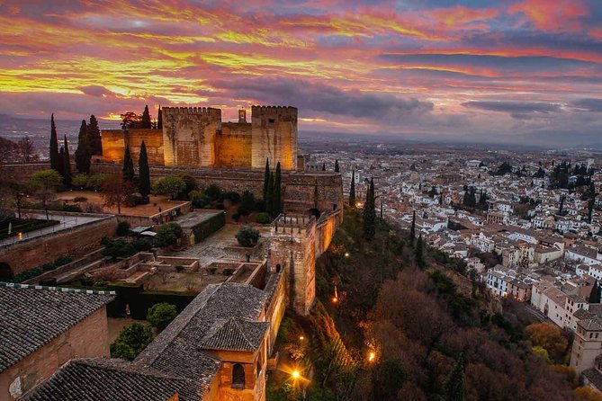 Going to Alhambra? 3 hrs Private Tour! Skip the long lines to visit the Alhambra - Generalife adds gardens, space, and breathing room