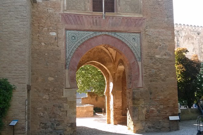 Going to Alhambra? 3 hrs Private Tour! Skip the long lines to visit the Alhambra - Who will get the most from this tour