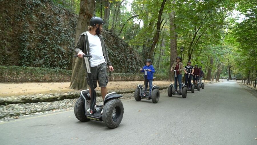 Granada: 1-Hour Panoramic Segway Tour - Paseo de los Tristes and the climb toward Albaicin