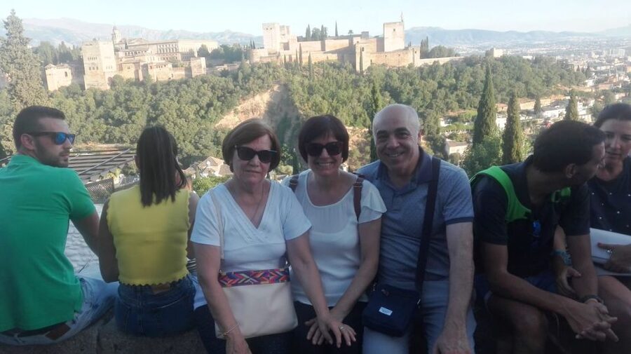 Granada: 2hour Tour of The Albaicín & Sacromonte Premium - Practical tips for a smoother walk