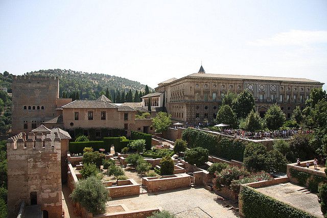 Granada Albaicín: 2.5-Hour Tapas & Drinks Walking Tour - How the 2.5-hour pace may feel