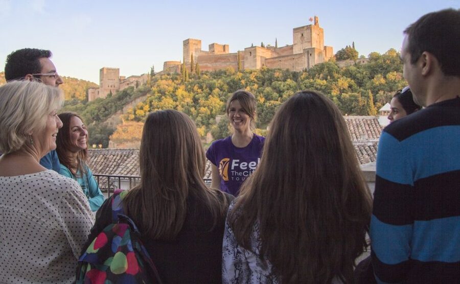 Granada: Albaicín and Sacromonte 2.5-Hour Walking Tour - Starting in Plaza Isabel La Católica