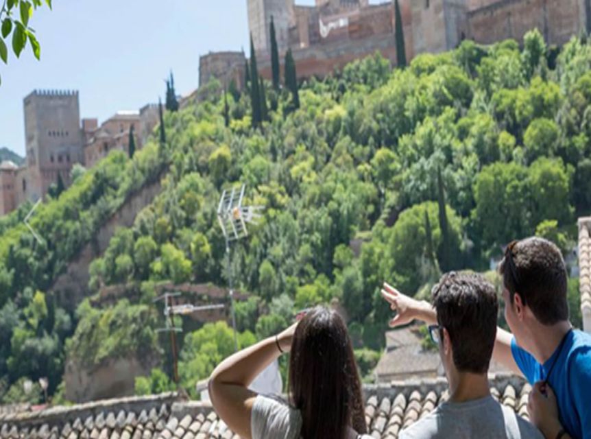 Granada: Albaicín and Sacromonte 2.5-Hour Walking Tour - The views that justify the uphill work