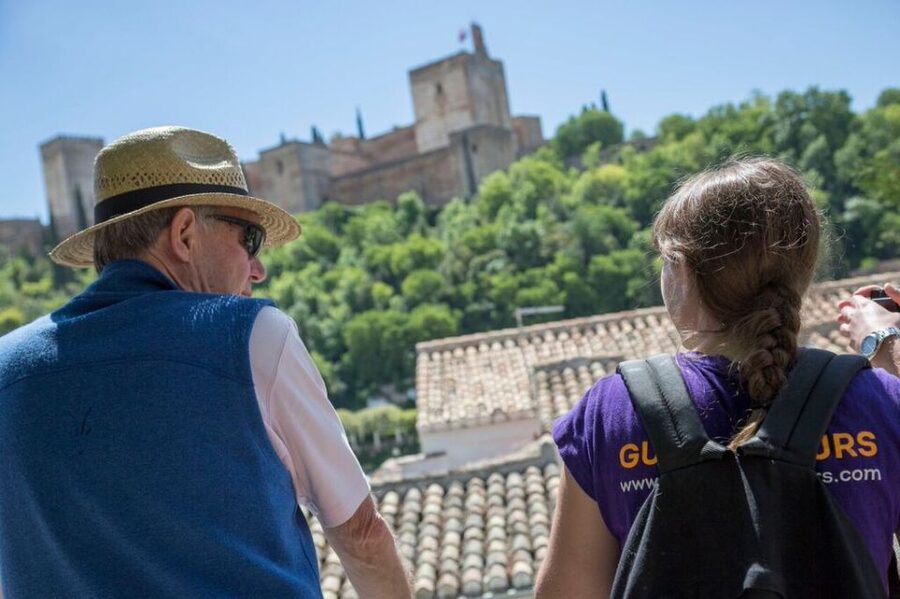 Granada: Albaicín and Sacromonte 2.5-Hour Walking Tour - How the pace and group feel affect the day