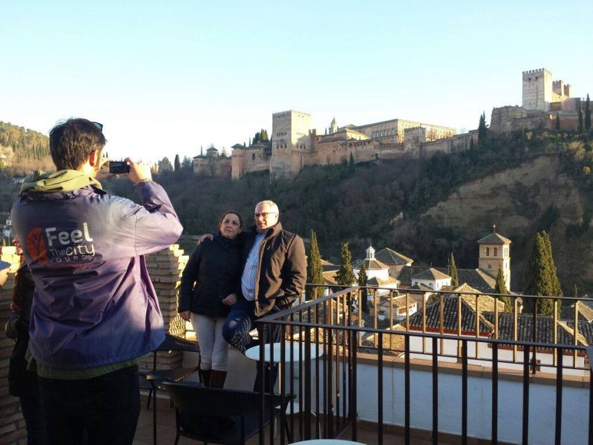 Granada: Albaicín and Sacromonte 2.5-Hour Walking Tour - The Albaicín’s narrow lanes and Moorish design