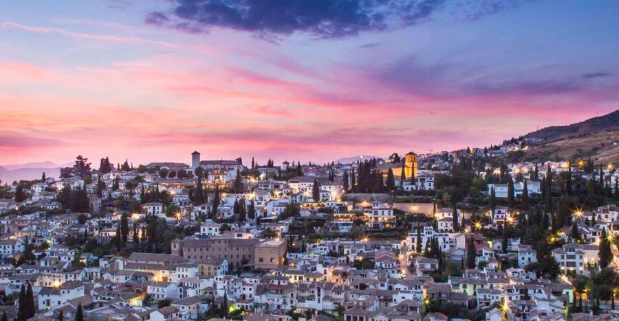 Granada: Albaicin and Sacromonte Evening Walking Tour - Key points at a glance