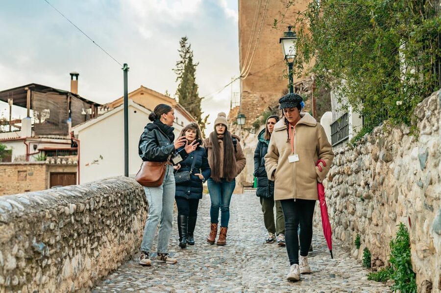 Granada: Albaicín and Sacromonte Guided Sunset Walking Tour - El Bañuelo and the city’s Islamic imprint
