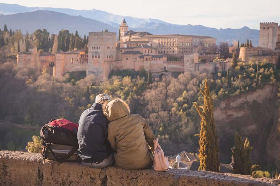 Granada: Albaicín and Sacromonte Guided Walking Tour - Paseo de los Tristes and Granada’s changing story