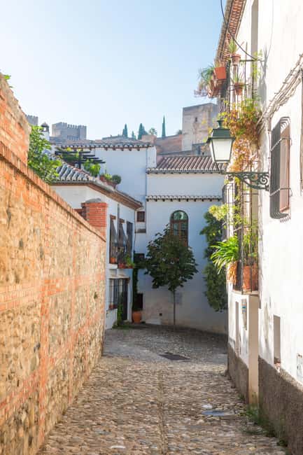 Granada: Albaicín and Sacromonte Guided Walking Tour - Sacromonte’s caves and its flamenco identity