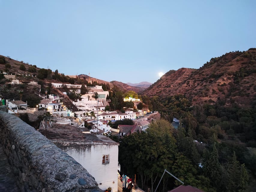 Granada: Albaicín and Sacromonte Sunset Tour & Flamenco Show - San Nicolás and the famous view