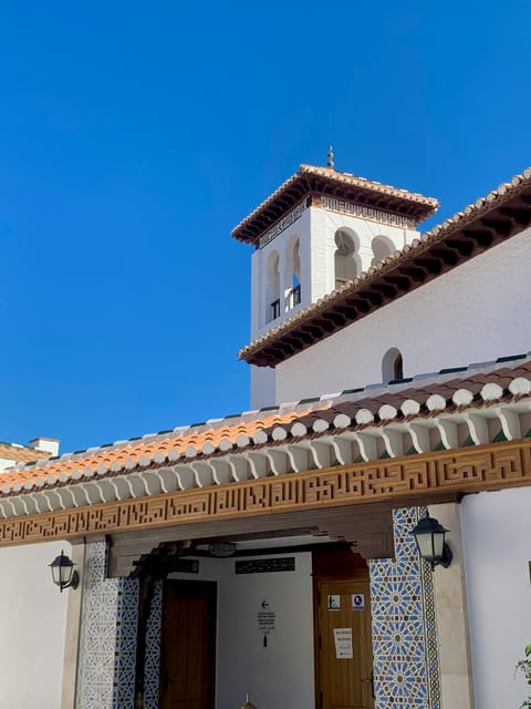 Granada: Albaicín and Sacromonte Sunset Tour & Flamenco Show - Sacromonte and its cave-houses