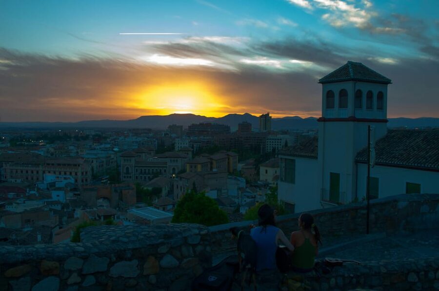 Granada: Albaicín and Sacromonte Sunset Tour & Flamenco Show - The sunset viewpoint