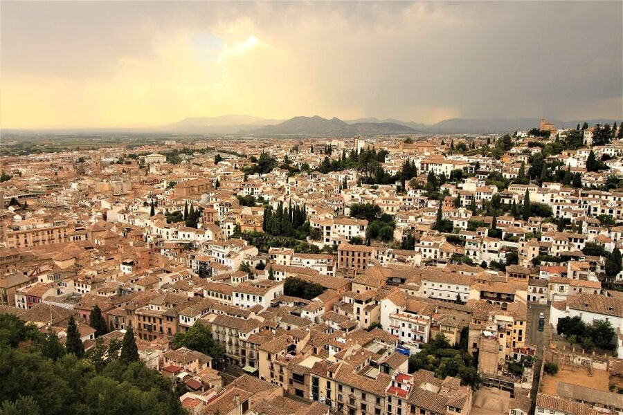 Granada: Albaicín, Sacromonte & Museum of Caves Walking Tour - The Albaicín’s maze of lanes